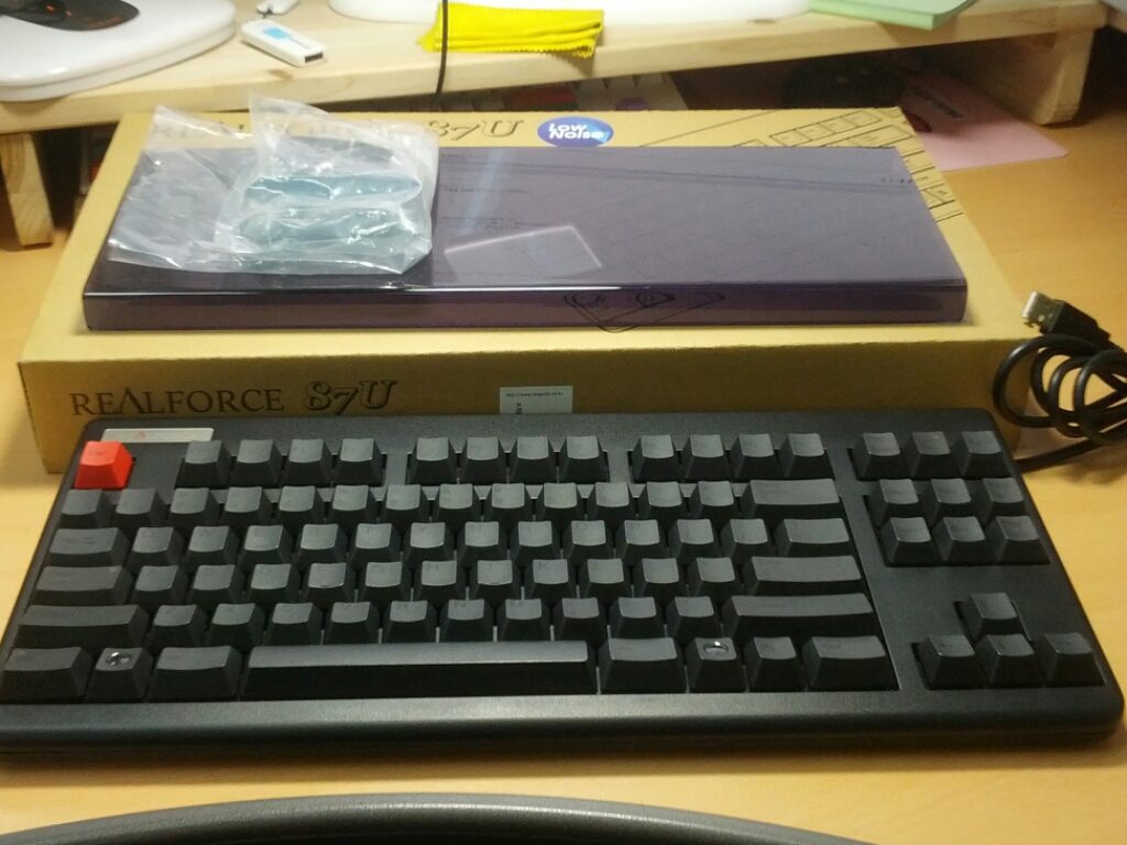 CYMERA_20130312_115958[1].jpg : 리얼포스 87 영문 차등 저소음 판매합니다.