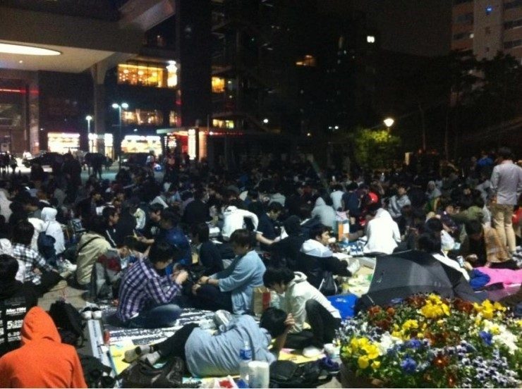 줄서봅니다.jpg : 대륙승화 레드 , 독승화