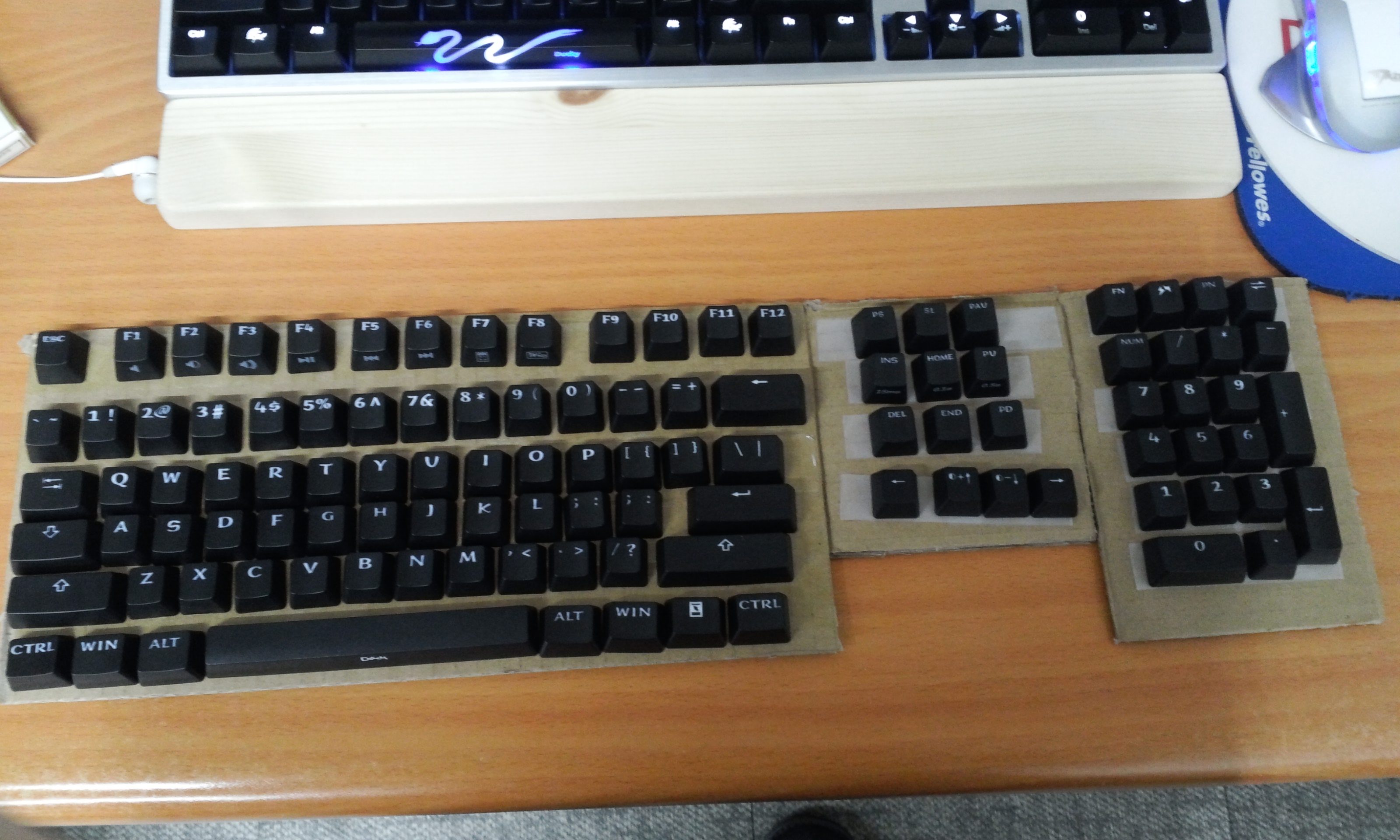 20140217_1856173.jpg : 덱 PBT 키캡 풀배열 팔고 스테빌 라이저 구합니다. 20140217_1856173.jpg : 덱 PBT 키캡 풀배열 팔고 스테빌 라이저 구합니다.