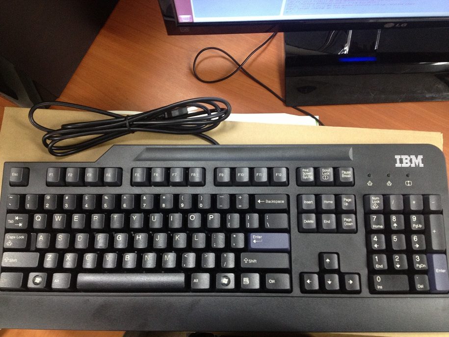 P20130124_102456029_797E5E19-8A58-4BA8-8809-D7895ED7C23F.JPG : 해피해킹라이트2 usb, ibm sk-8825 팝니다. 3만원 1만원