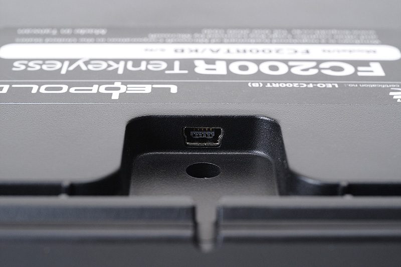 FC200RT_usb_hole.jpg