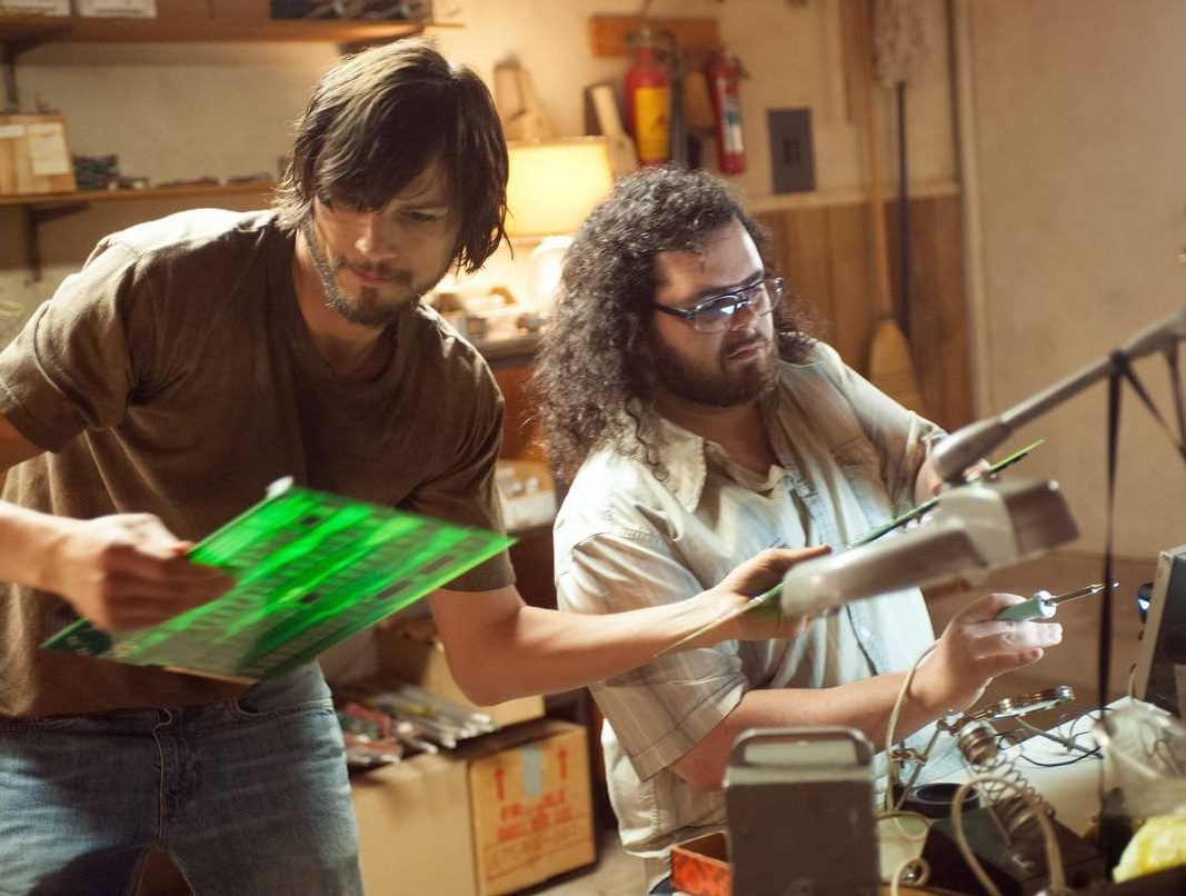 jobs-ashton-kutcher-josh-gad1.jpg