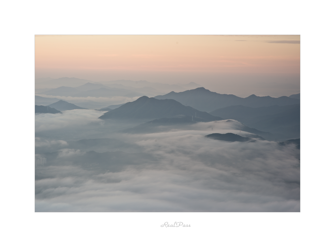 DSC_3216.png : 산에서 만난 풍경