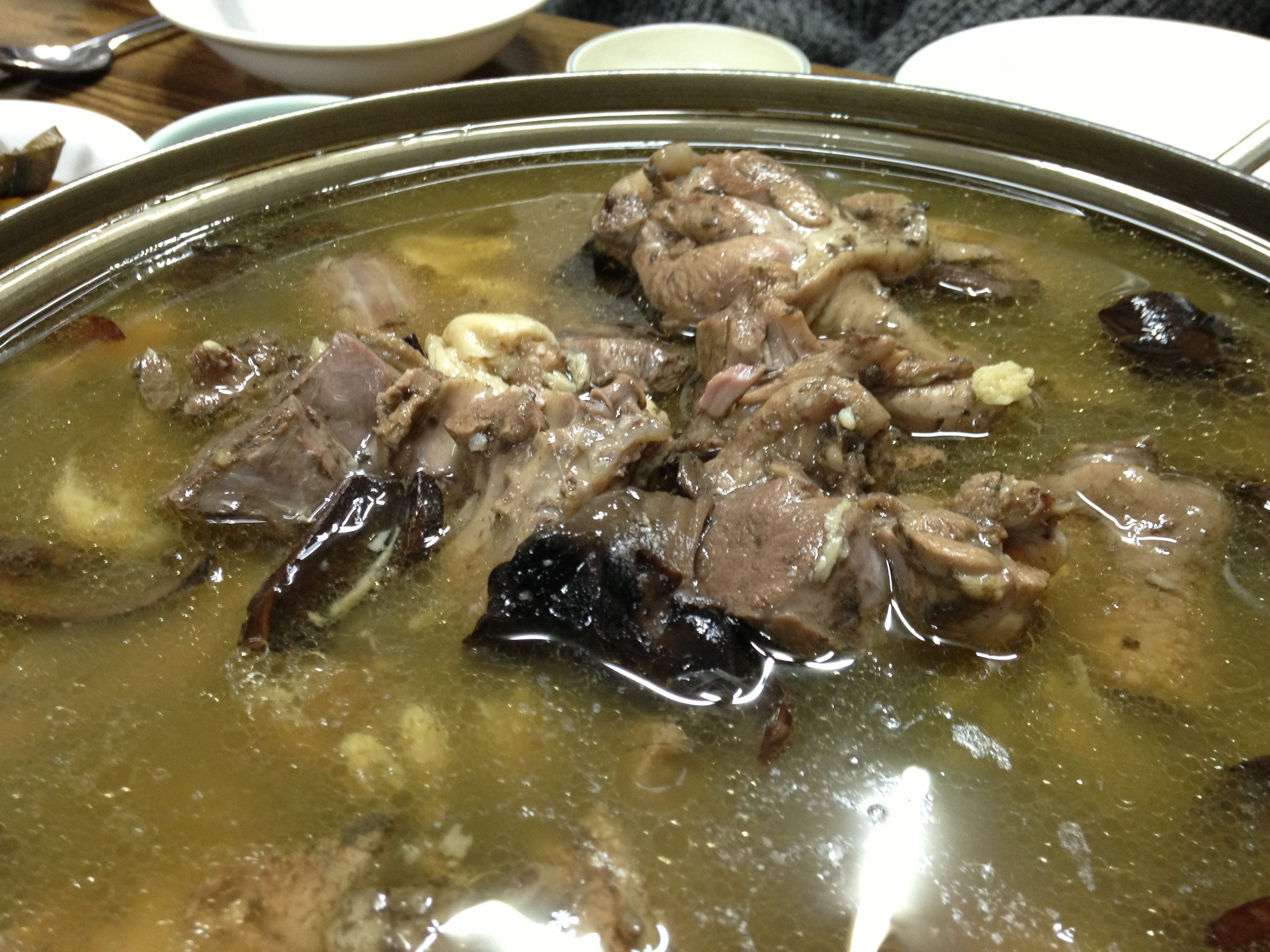 2013-04-03 19.13.03.jpg : 뚝섬역 앞 능이버섯 오리백숙입니다.