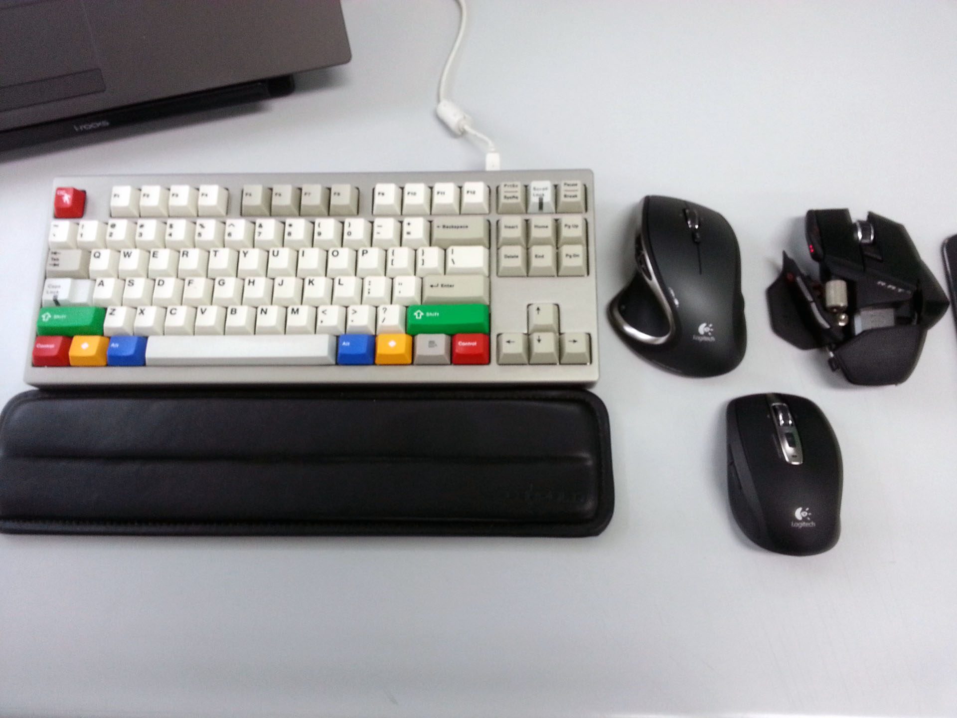 mouse_0.jpg : CYBORG RAT9, Logitech M905, M950 3종 사용기 mouse_0.jpg : CYBORG RAT9, Logitech M905, M950 3종 사용기