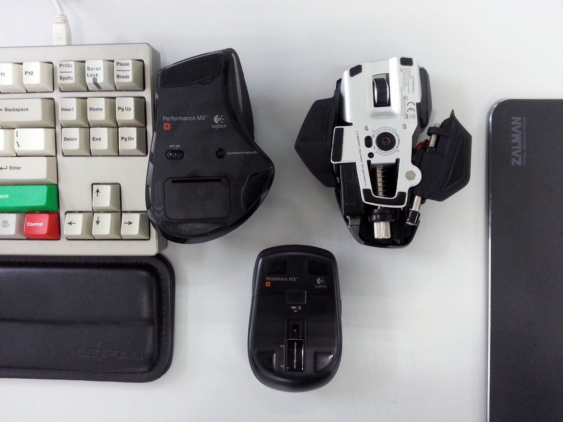 mouse_2.jpg : CYBORG RAT9, Logitech M905, M950 3종 사용기 mouse_2.jpg : CYBORG RAT9, Logitech M905, M950 3종 사용기